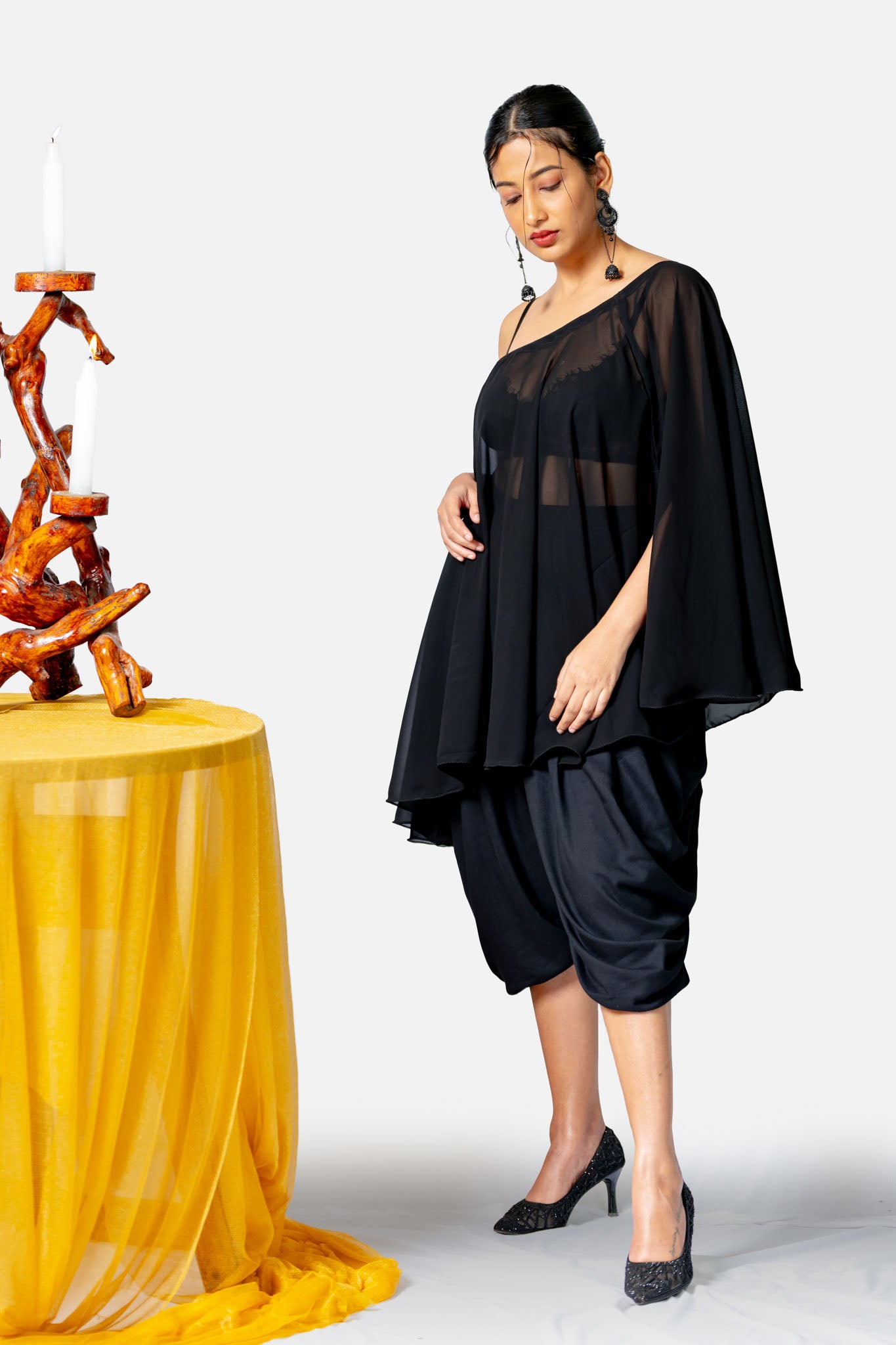 Round Black Cape