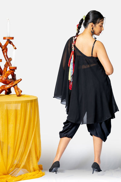 Round Black Cape